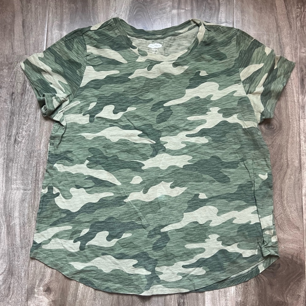 Old Navy Olive Camouflage Tee size M